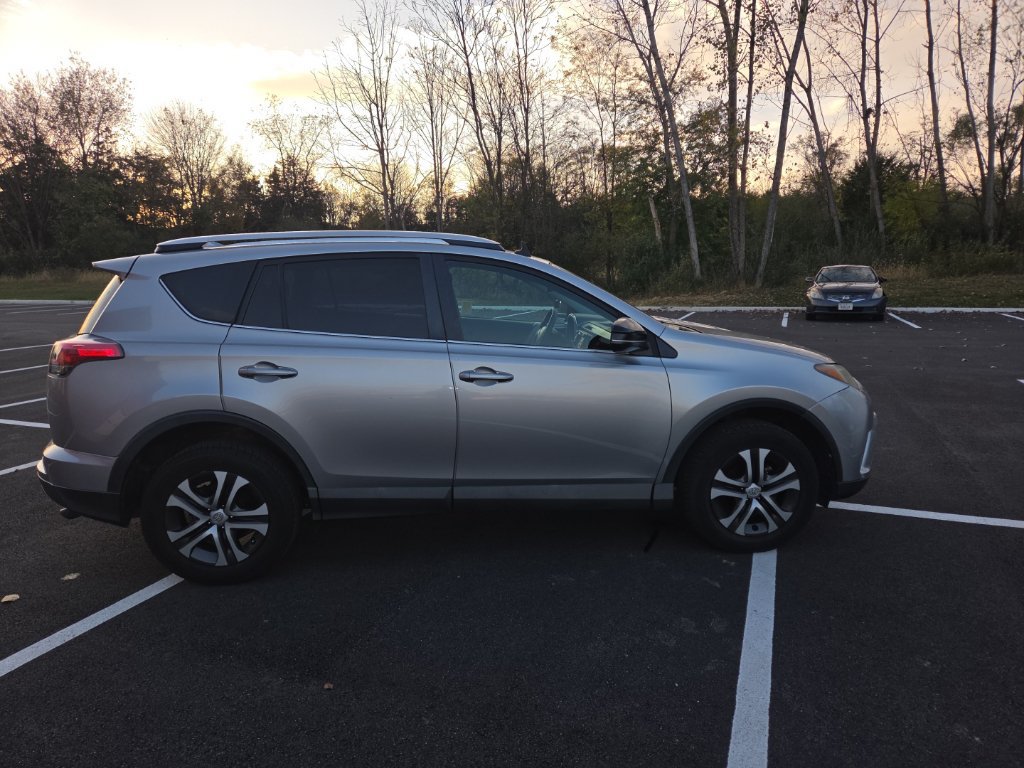 Used 2016 Toyota RAV4 LE AWD/4WD image 6