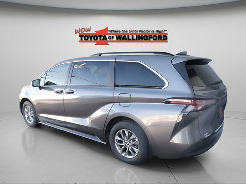 Certified 2022 Toyota Sienna LE image 7