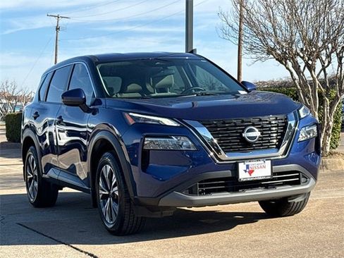 Certified 2022 Nissan Rogue SV image 2