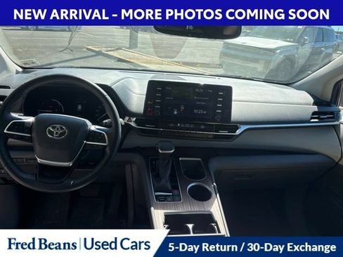 Used 2021 Toyota Sienna XLE AWD/4WD image 13