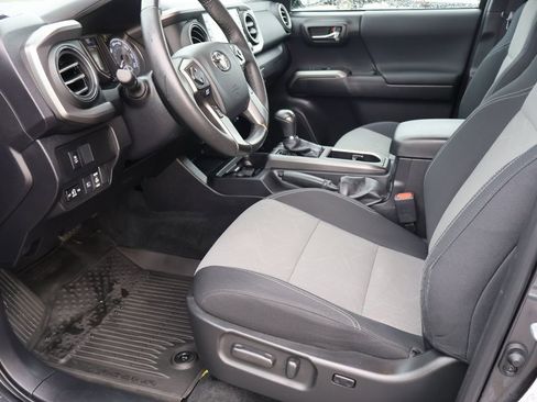 Used 2023 Toyota Tacoma TRD Sport w/ Black Out Package (TMS) image 25