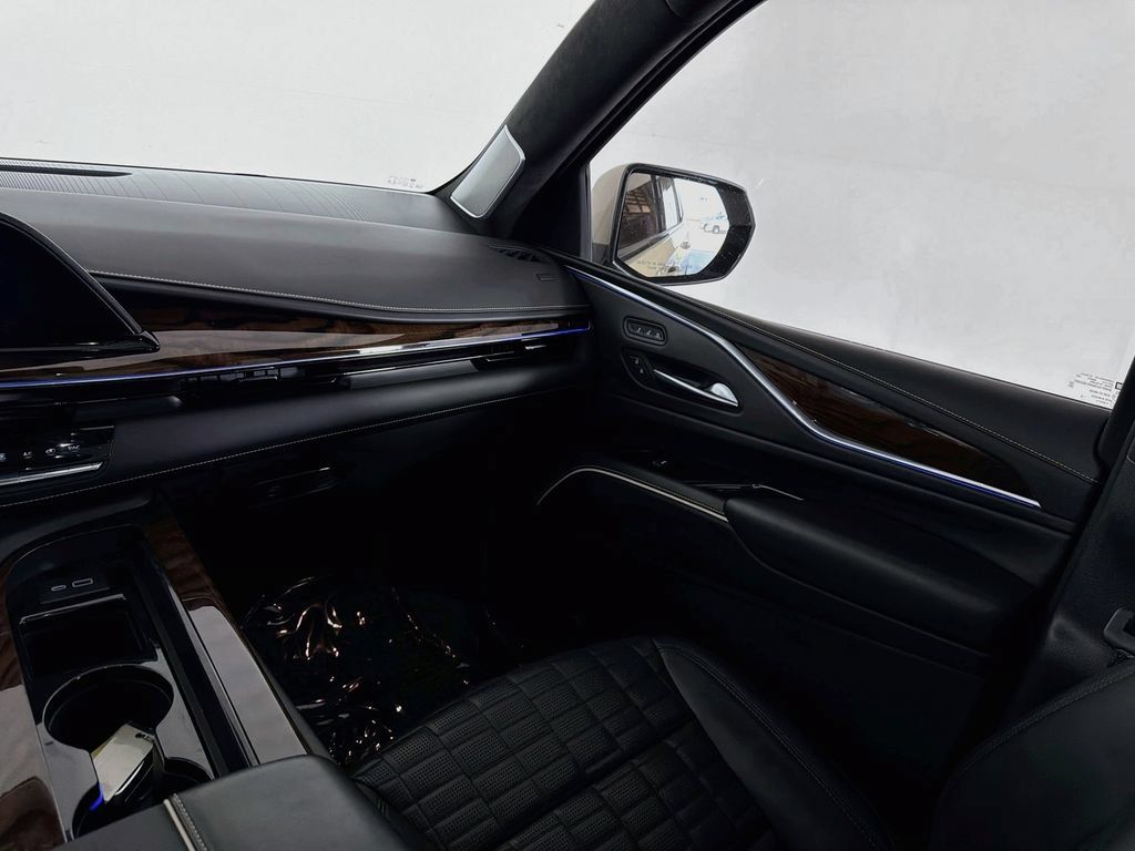 Used 2023 Cadillac Escalade Sport Platinum AWD/4WD image 22
