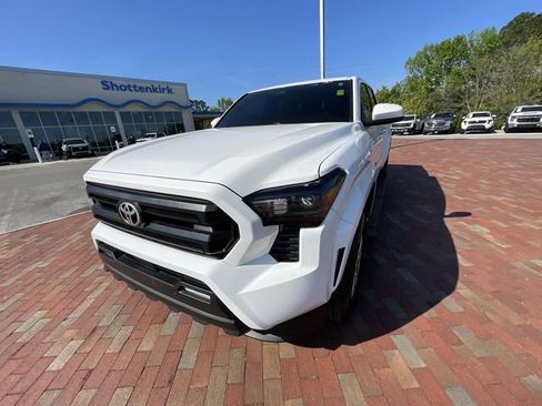 Used 2025 Toyota Tacoma SR5 w/ SR5 Upgrade Package AWD/4WD image 24
