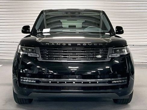 New 2025 Land Rover Range Rover SE image 2
