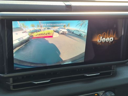 Used 2025 Jeep Wrangler Unlimited Sport AWD/4WD image 24