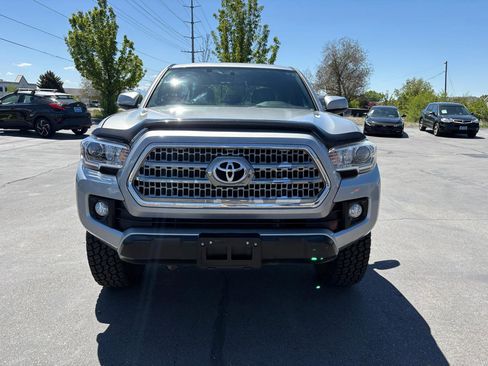 Used 2017 Toyota Tacoma TRD Off-Road AWD/4WD image 2