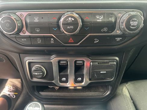 Used 2020 Jeep Wrangler Sport AWD/4WD image 8