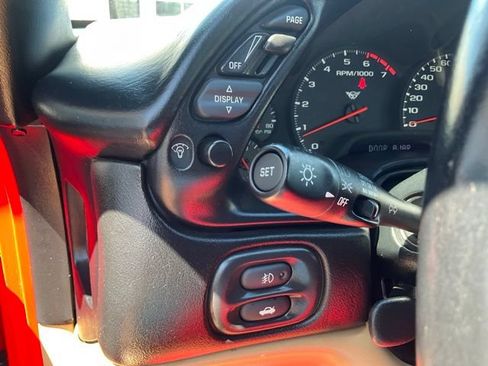 Used 2000 Chevrolet Corvette Coupe w/ Roof Pkg RWD image 7
