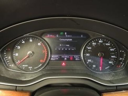 Used 2023 Audi Q5 2.0T Premium w/ Convenience Package AWD/4WD image 11