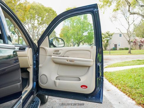 Used 2009 Cadillac Escalade AWD image 71