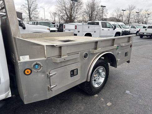 Used 2024 Chevrolet Silverado 3500 LT w/ Convenience Package image 10