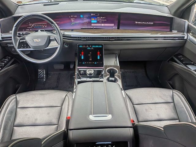 Certified 2025 Cadillac Escalade Premium Luxury AWD/4WD image 15