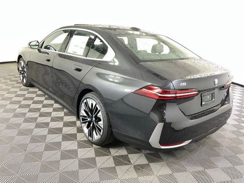 New 2025 BMW i5 xDrive40 w/ Premium Package AWD/4WD image 5