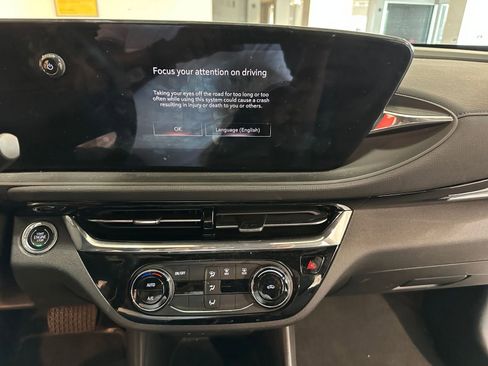 Used 2025 Buick Envista Sport Touring FWD image 17