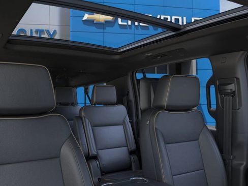 New 2025 Chevrolet Suburban Premier image 40