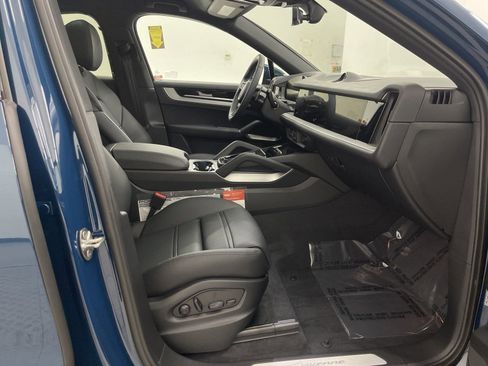 New 2025 Porsche Cayenne Coupe image 40