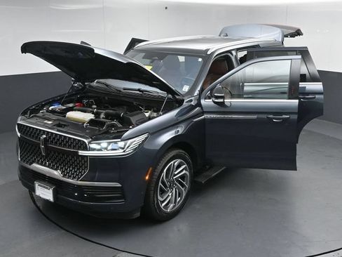 Certified 2025 Lincoln Navigator Reserve AWD/4WD image 56
