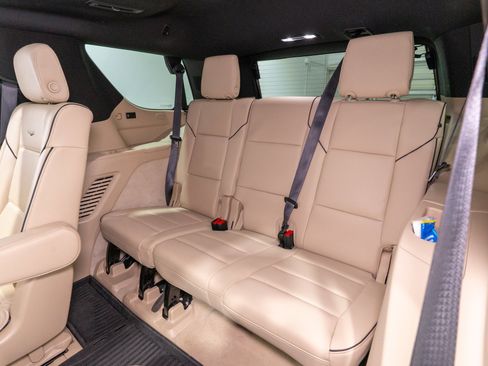 Used 2024 Cadillac Escalade Premium Luxury w/ Performance Package AWD/4WD image 39