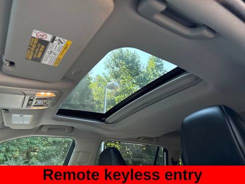Used 2022 Toyota Highlander XLE AWD/4WD image 20