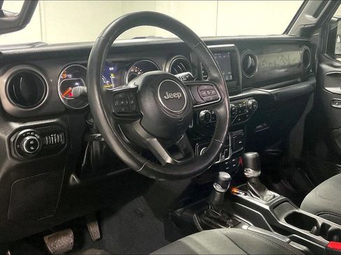 Used 2022 Jeep Gladiator Willys image 16