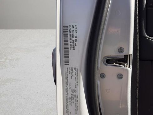 Used 2023 Jeep Wagoneer 4WD w/ Premium Group I image 31