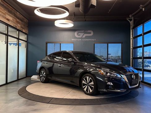 Used 2020 Nissan Altima 2.5 SL image 1