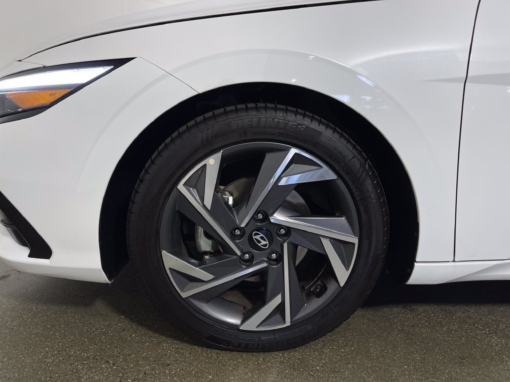 Certified 2025 Hyundai Elantra SEL FWD image 12