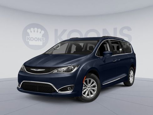 Used 2017 Chrysler Pacifica Touring-L image 1