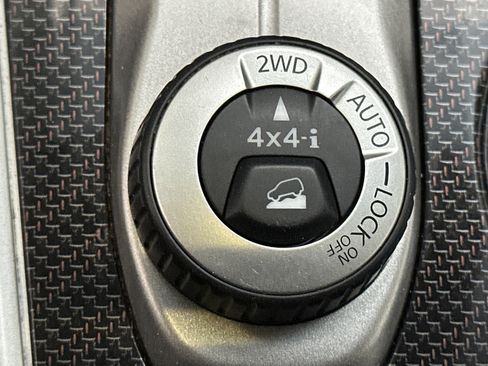 Used 2020 Nissan Pathfinder SL image 42