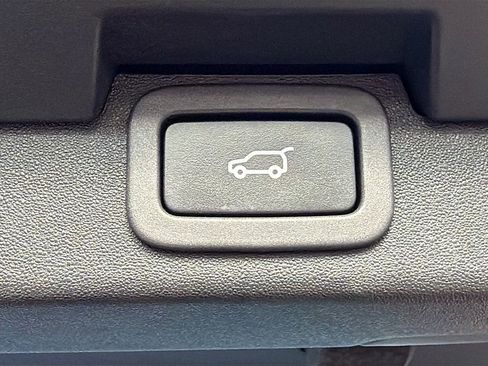 Used 2020 Land Rover Discovery HSE image 13