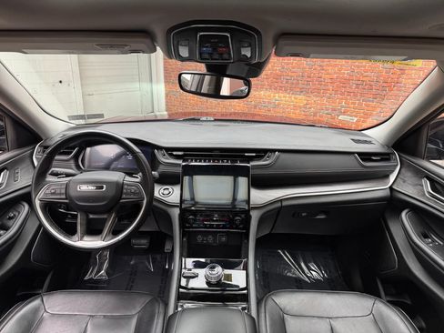Used 2022 Jeep Grand Cherokee L Limited AWD/4WD image 14