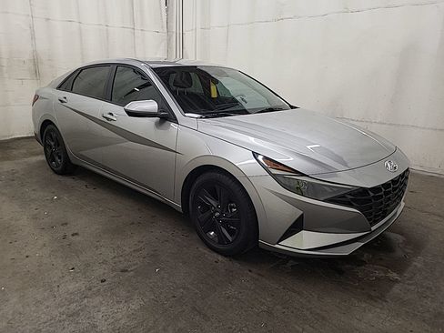 Used 2022 Hyundai Elantra SEL w/ Convenience Package FWD image 6