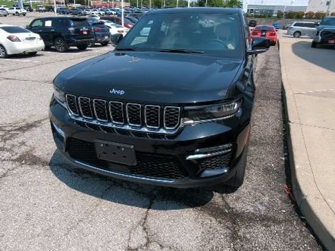 Used 2023 Jeep Grand Cherokee 4WD 4xe image 3