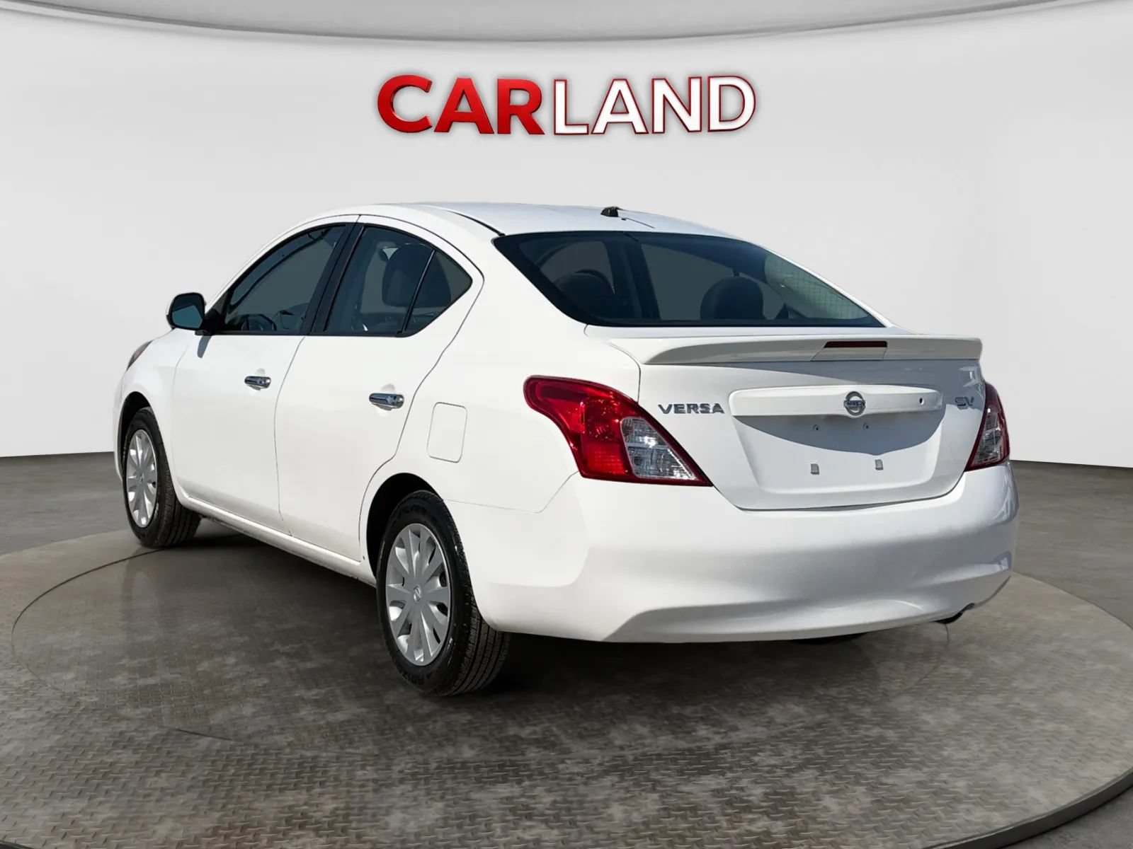 Used 2014 Nissan Versa SV FWD image 4