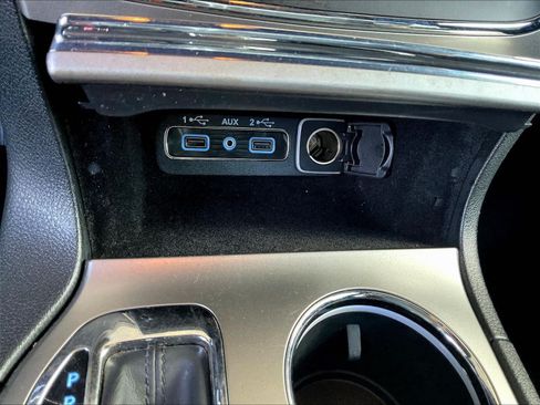 Used 2018 Jeep Grand Cherokee Laredo AWD/4WD image 15