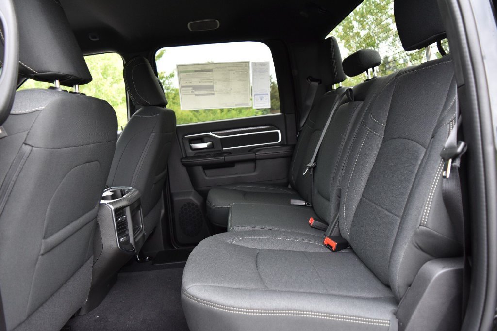 New 2026 RAM 3500 Big Horn AWD/4WD image 32