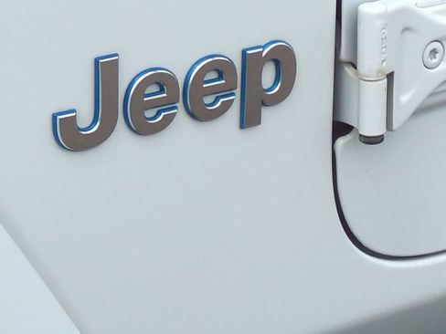Used 2021 Jeep Wrangler Unlimited Sahara w/ Cold Weather Group AWD/4WD image 12