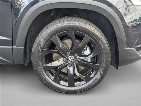 Used 2022 Volkswagen Taos SE FWD image 22