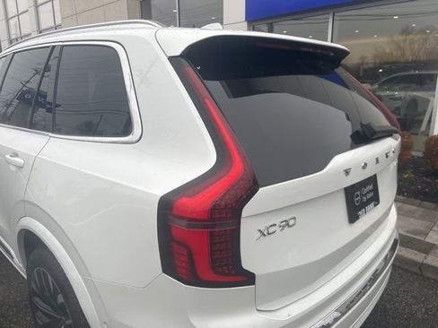 Used 2025 Volvo XC90 B6 Plus image 11