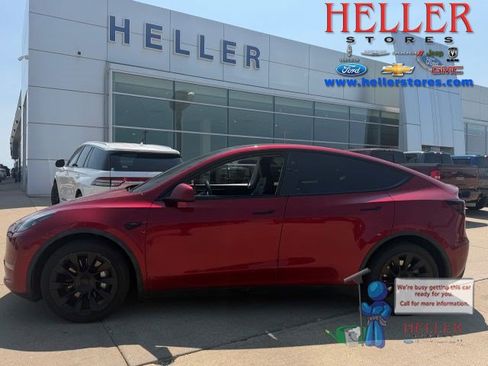 Used 2024 Tesla Model Y Long Range AWD/4WD image 1