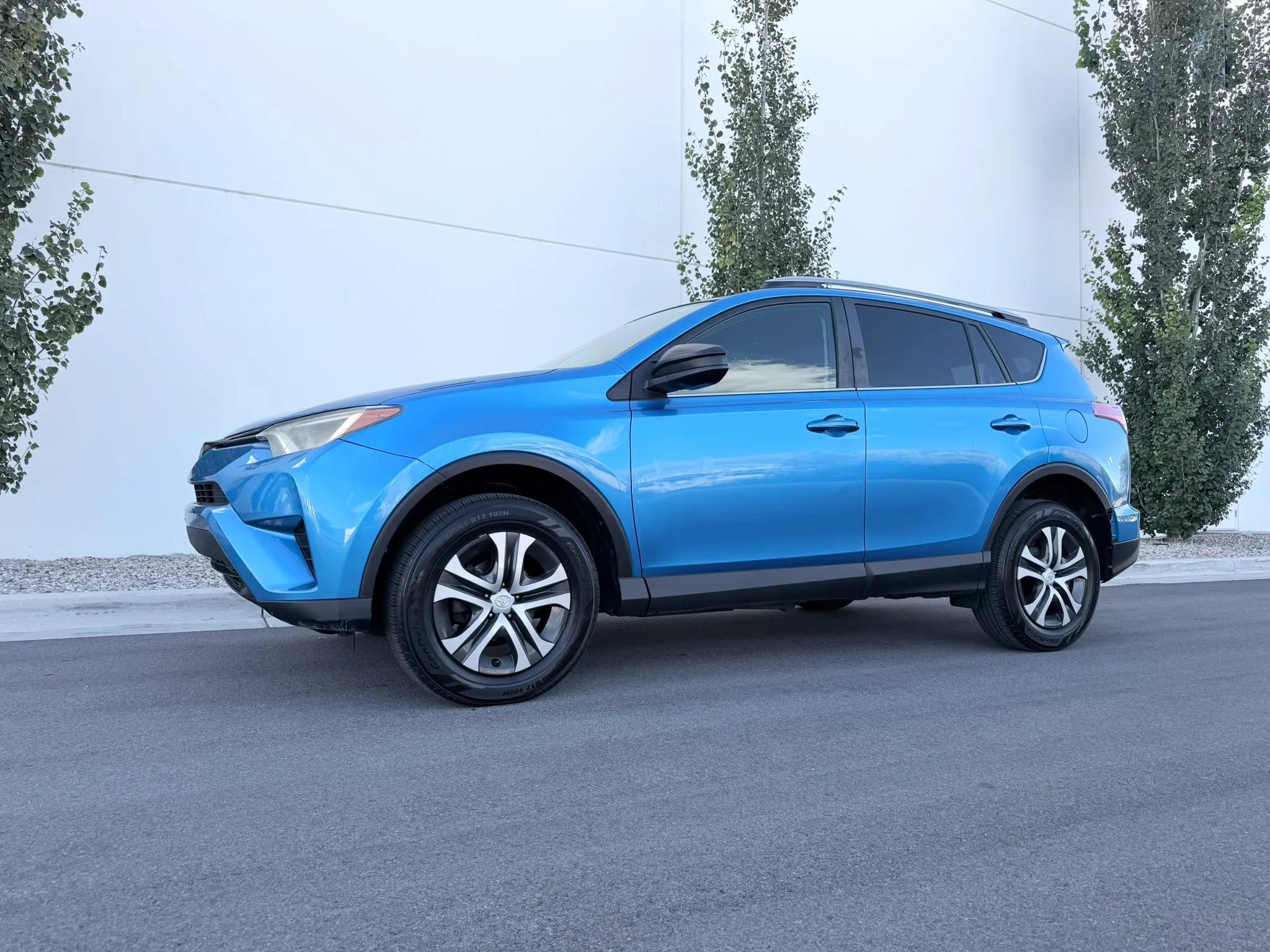 Used 2017 Toyota RAV4 LE w/ Carpet Mat Package AWD/4WD image 21