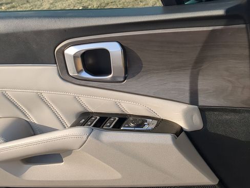 Certified 2025 Kia Sorento SX image 12