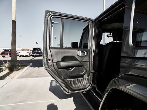 Used 2021 Jeep Wrangler Unlimited Sahara AWD/4WD image 13