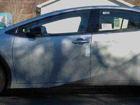 New 2026 Toyota Prius Plug-In Hybrid FWD image 9