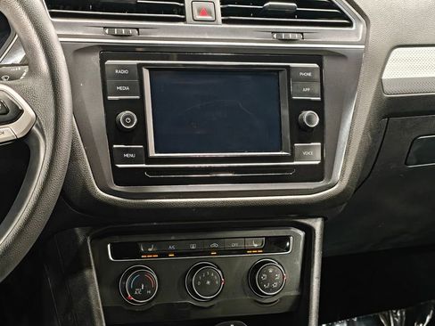 Used 2022 Volkswagen Tiguan S image 6