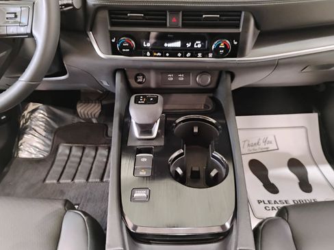 Used 2024 Nissan Rogue SV w/ SV Premium Package FWD image 29