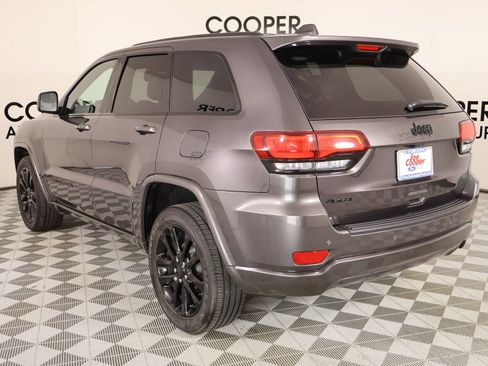Used 2019 Jeep Grand Cherokee Altitude image 23