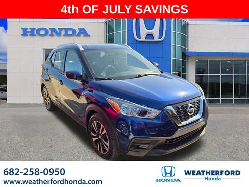 Used 2019 Nissan Kicks SV FWD image 1