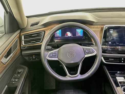 Used 2025 Volkswagen Atlas SE FWD image 18