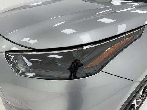 Used 2023 Toyota Highlander XLE image 6